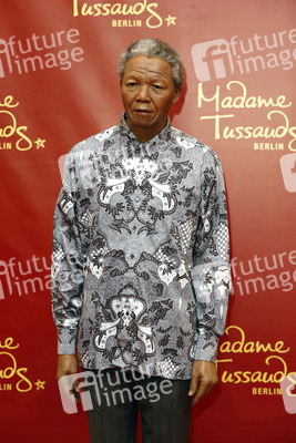 Enhüllung der Wachsfigur von Nelson Mandela,  Berlin