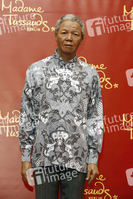 Enhüllung der Wachsfigur von Nelson Mandela,  Berlin