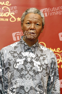 Enhüllung der Wachsfigur von Nelson Mandela,  Berlin