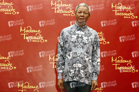 Enhüllung der Wachsfigur von Nelson Mandela,  Berlin