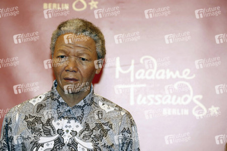 Enhüllung der Wachsfigur von Nelson Mandela,  Berlin