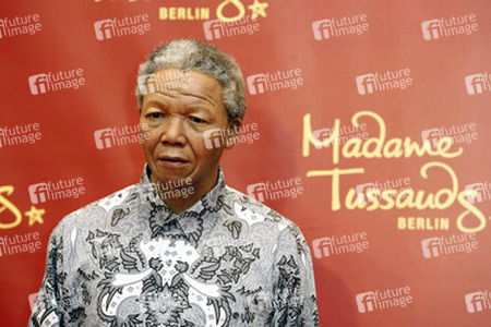 Enhüllung der Wachsfigur von Nelson Mandela,  Berlin