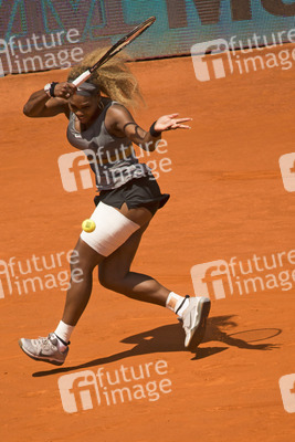 Tennis Mutua Madrid Open Match Carla Suarez Navarro vs. Serena Williams, Madrid