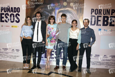 'Por un Punado de Besos' Photocall, Madrid