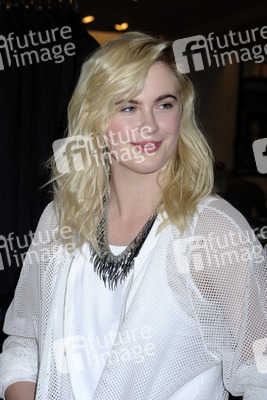 Ryan Lochte und Ireland Baldwin im Macy's Herald Square, New York