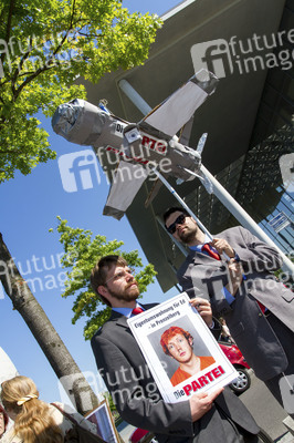 Piraten-Aktion im Rahmen der Demonstration des Aktionsbündnisses 'Snowden nach Berlin', Berlin