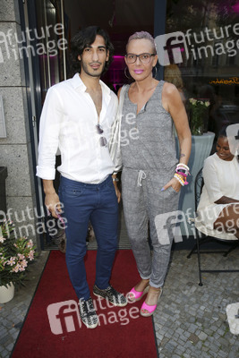 Charity-Event zur Versteigerung von Doreen Steinerts Herz, Berlin