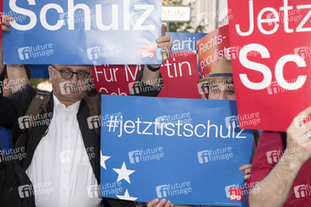 Demonstrationen während der TV-Talksendung 'Wie geht's, Europa?', Berlin