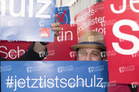 Demonstrationen während der TV-Talksendung 'Wie geht's, Europa?', Berlin