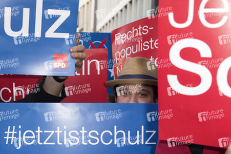 Demonstrationen während der TV-Talksendung 'Wie geht's, Europa?', Berlin