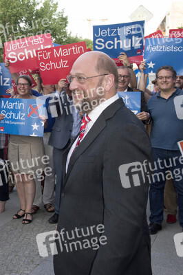 Demonstrationen während der TV-Talksendung 'Wie geht's, Europa?', Berlin
