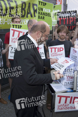 Demonstrationen während der TV-Talksendung 'Wie geht's, Europa?', Berlin