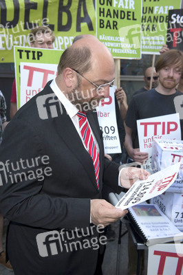 Demonstrationen während der TV-Talksendung 'Wie geht's, Europa?', Berlin