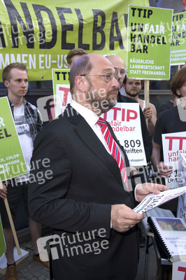 Demonstrationen während der TV-Talksendung 'Wie geht's, Europa?', Berlin