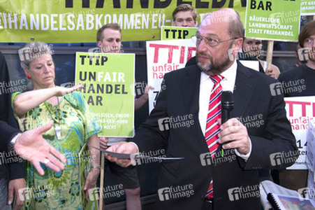 Demonstrationen während der TV-Talksendung 'Wie geht's, Europa?', Berlin