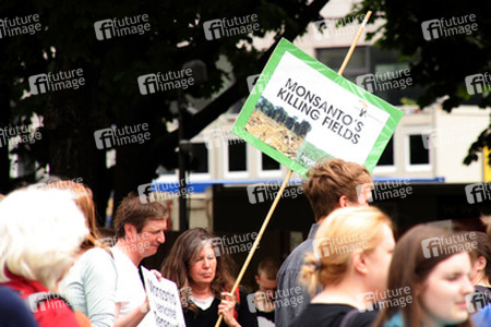 Demonstration gegen Monsanto, TTPI und für Tempelhof