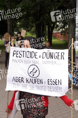 Demonstration gegen Monsanto, TTPI und für Tempelhof