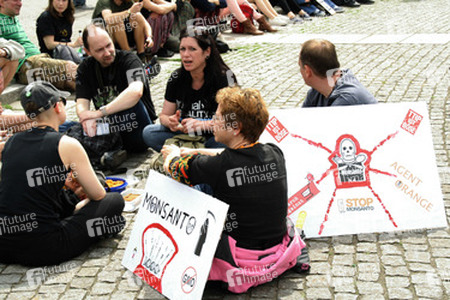 Demonstration gegen Monsanto, TTPI und für Tempelhof
