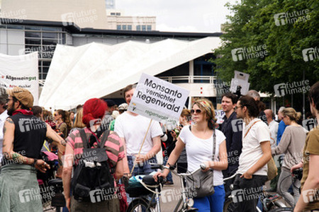 Demonstration gegen Monsanto, TTPI und für Tempelhof