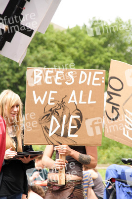 Demonstration gegen Monsanto, TTPI und für Tempelhof