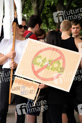 Demonstration gegen Monsanto, TTPI und für Tempelhof
