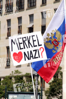 Organisation 'Staatenlos' veranstaltet Friedensdemo, Berlin