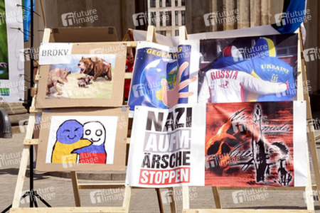 Organisation 'Staatenlos' veranstaltet Friedensdemo, Berlin