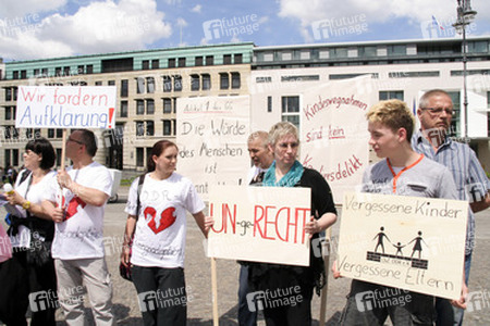 Demo zur Zwangsadoption in der DDR, Berlin