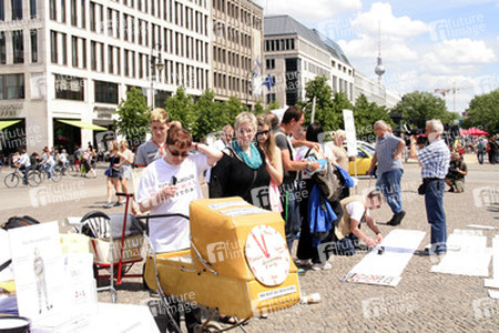 Demo zur Zwangsadoption in der DDR, Berlin
