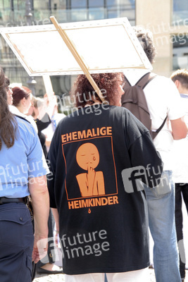 Demo zur Zwangsadoption in der DDR, Berlin