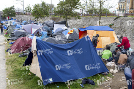 Flüchtlinge im Flüchtlingslager in Calais