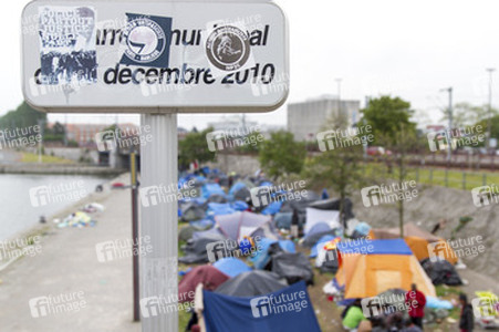 Flüchtlinge im Flüchtlingslager in Calais