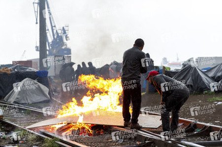 Flüchtlinge im Flüchtlingslager in Calais