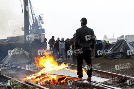 Flüchtlinge im Flüchtlingslager in Calais