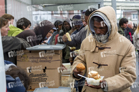 Flüchtlinge im Flüchtlingslager in Calais