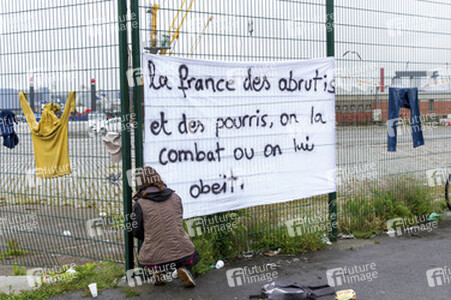 Flüchtlinge im Flüchtlingslager in Calais