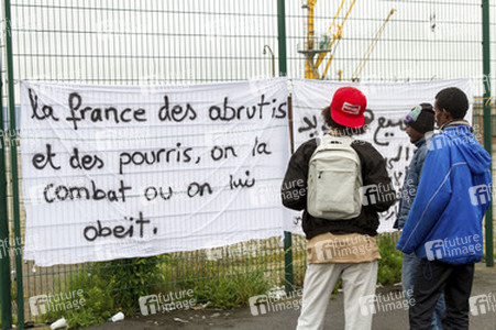 Flüchtlinge im Flüchtlingslager in Calais