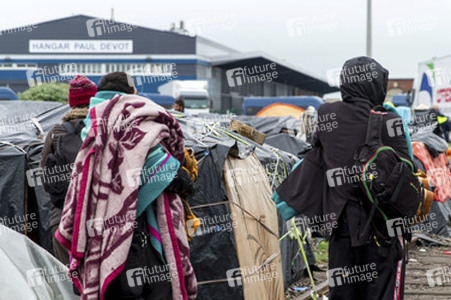 Französische Polizei räumt Flüchtlingslager bei Calais