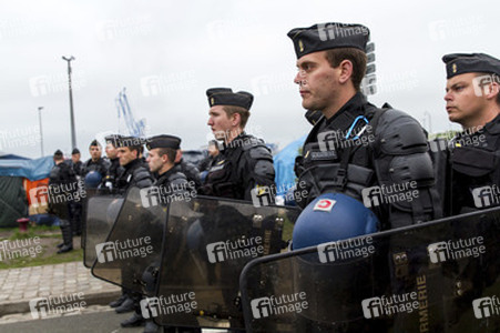 Französische Polizei räumt Flüchtlingslager bei Calais