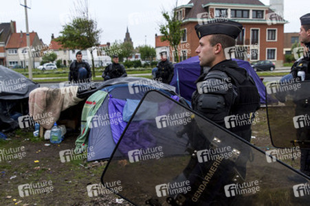 Französische Polizei räumt Flüchtlingslager bei Calais