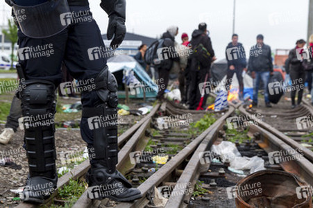 Französische Polizei räumt Flüchtlingslager bei Calais