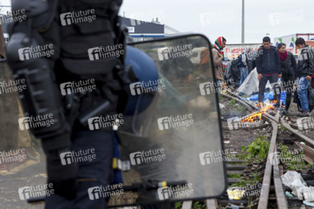 Französische Polizei räumt Flüchtlingslager bei Calais