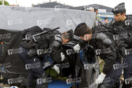 Französische Polizei räumt Flüchtlingslager bei Calais