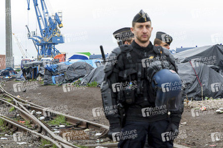 Französische Polizei räumt Flüchtlingslager bei Calais