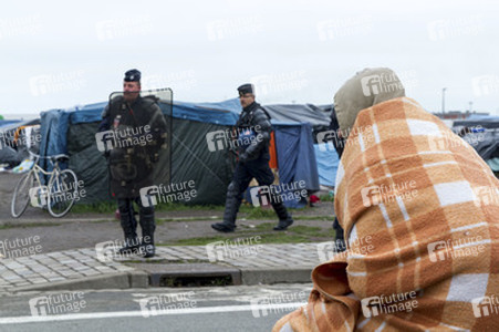 Französische Polizei räumt Flüchtlingslager bei Calais