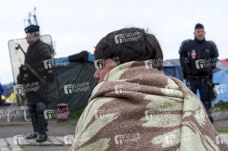 Französische Polizei räumt Flüchtlingslager bei Calais
