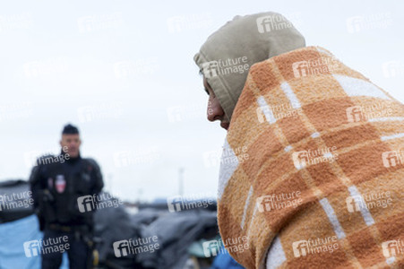 Französische Polizei räumt Flüchtlingslager bei Calais