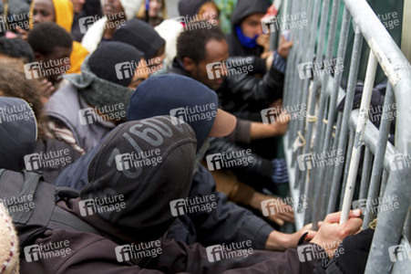 Französische Polizei räumt Flüchtlingslager bei Calais