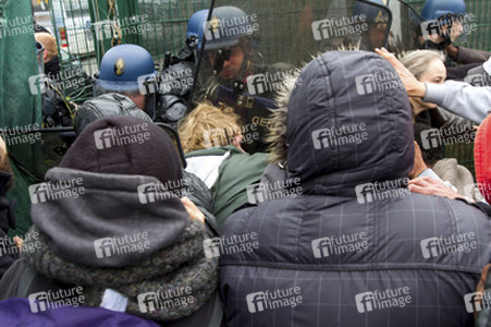 Französische Polizei räumt Flüchtlingslager bei Calais