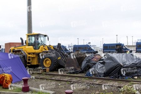 Französische Polizei räumt Flüchtlingslager bei Calais